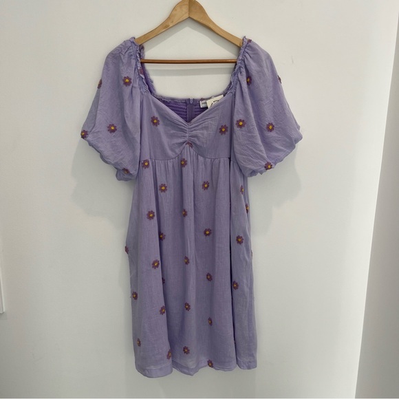 PIPER & SCOOT Lavender Purple Puff Sleeve Mini Dress with Embroidered Flowers - Picture 1 of 11